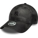 shapka-izvita-cherna-reguliruem-9twenty-washed-pu-na-new-york-yankees-mlb-ot-new-era