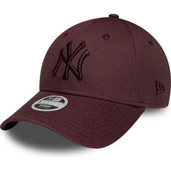 Шапка извита червена регулируем 9FORTY League Essential на New York Yankees MLB от New Era