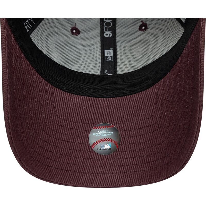 shapka-izvita-chervena-reguliruem-9forty-league-essential-na-new-york-yankees-mlb-ot-new-era