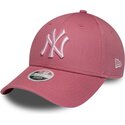 shapka-izvita-roza-reguliruem-9forty-league-essential-cas-na-new-york-yankees-mlb-ot-new-era