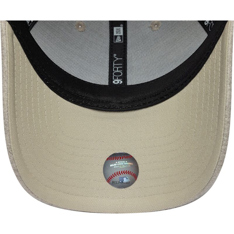 shapka-izvita-bezhov-snapbek-9forty-winter-na-los-angeles-dodgers-mlb-ot-new-era