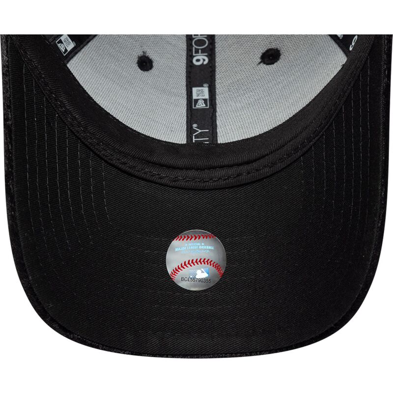 shapka-izvita-cherna-reguliruem-9forty-pattern-velour-na-new-york-yankees-mlb-ot-new-era
