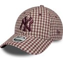 shapka-izvita-chervena-reguliruem-9forty-m-crown-houndstooth-na-new-york-yankees-mlb-ot-new-era
