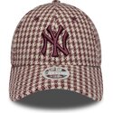 shapka-izvita-chervena-reguliruem-9forty-m-crown-houndstooth-na-new-york-yankees-mlb-ot-new-era