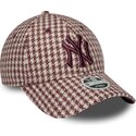 shapka-izvita-chervena-reguliruem-9forty-m-crown-houndstooth-na-new-york-yankees-mlb-ot-new-era