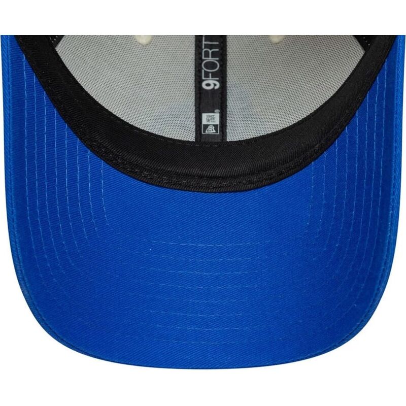shapka-izvita-bezhov-reguliruem-9forty-contrast-visor-vespa-piaggio-ot-new-era