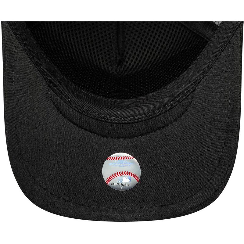 shapka-izvita-traker-cherna-snapbek-9forty-apex-sporty-na-new-york-yankees-mlb-ot-new-era