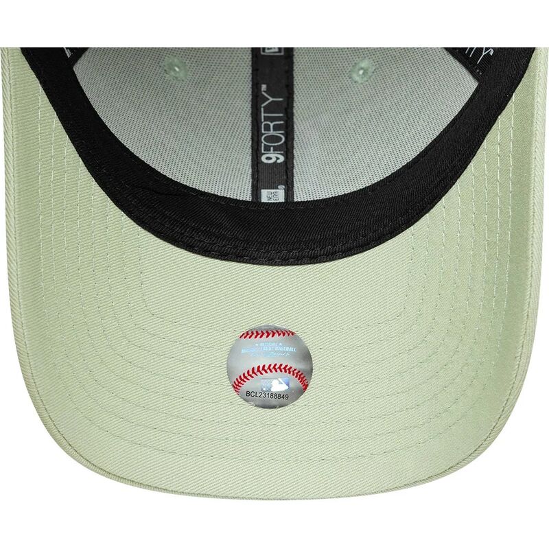 shapka-izvita-zelena-reguliruem-9forty-league-ess-9forty-league-essential-na-los-angeles-dodgers-mlb-ot-new-era