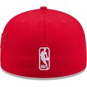 shapka-ploska-chervena-prilepnala-59fifty-side-script-na-chicago-bulls-nba-ot-new-era