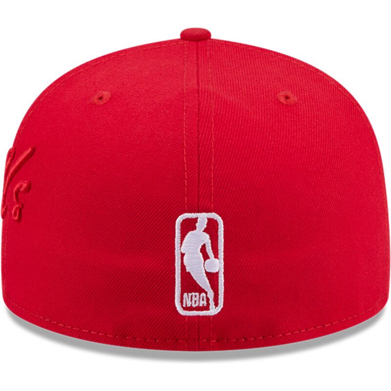 shapka-ploska-chervena-prilepnala-59fifty-side-script-na-chicago-bulls-nba-ot-new-era