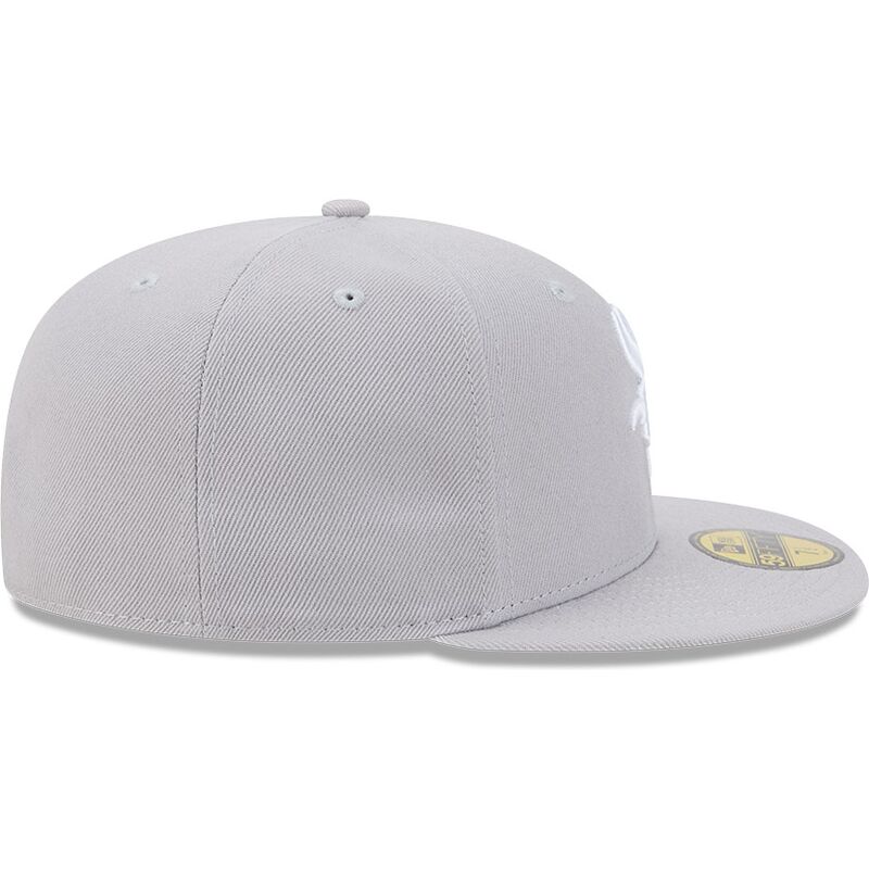 shapka-ploska-siv-prilepnala-59fifty-side-script-na-chicago-white-sox-mlb-ot-new-era