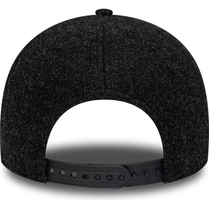 shapka-izvita-cherna-reguliruem-9forty-winter-na-new-york-yankees-mlb-ot-new-era