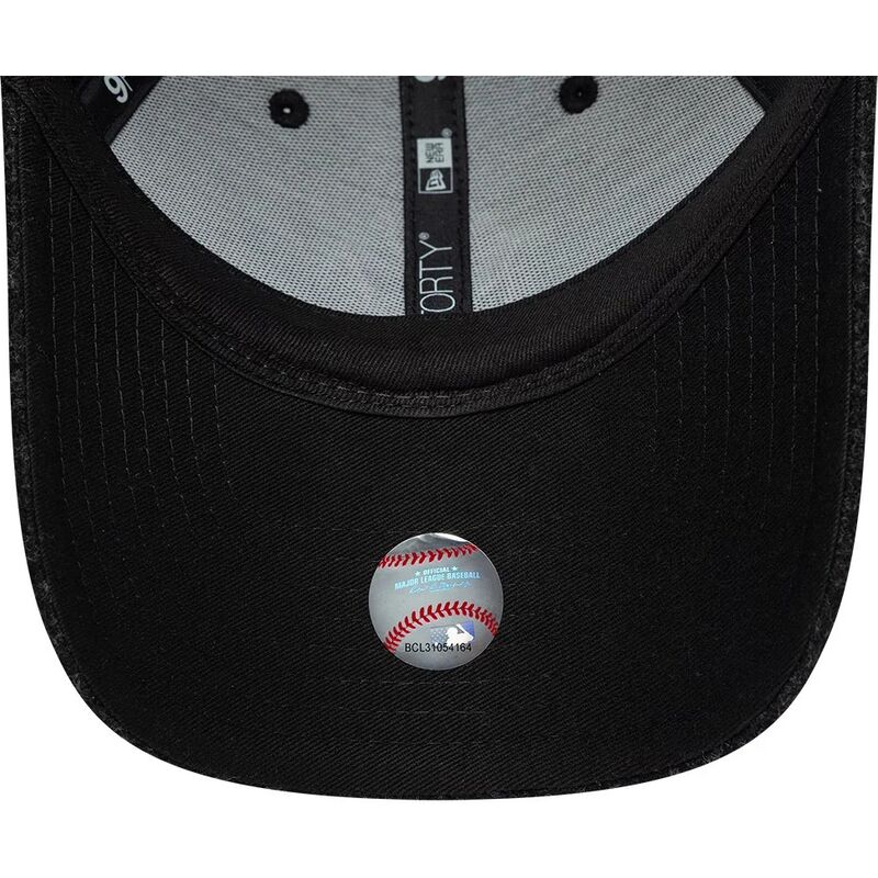 shapka-izvita-cherna-reguliruem-9forty-winter-na-new-york-yankees-mlb-ot-new-era