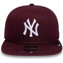 shapka-ploska-chervena-snapbek-9fifty-original-fit-league-essential-na-new-york-yankees-mlb-ot-new-era