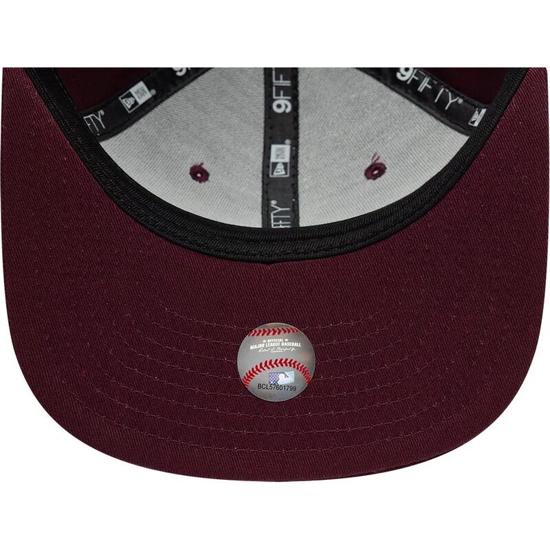 shapka-ploska-chervena-snapbek-9fifty-original-fit-league-essential-na-new-york-yankees-mlb-ot-new-era