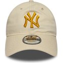shapka-izvita-bezhov-reguliruem-dorado-9twenty-league-essential-na-new-york-yankees-mlb-ot-new-era