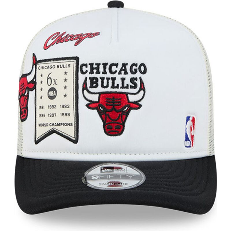 shapka-izvita-traker-byala-snapbek-hardwood-classics-9fifty-a-frame-precurved-na-chicago-bulls-nba-ot-new-era