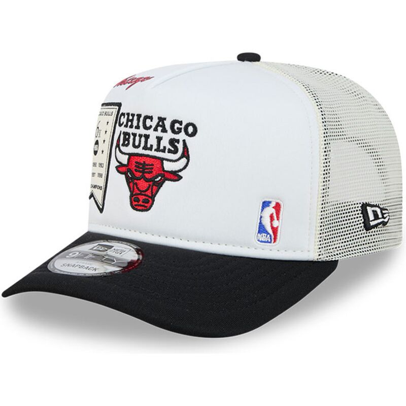 shapka-izvita-traker-byala-snapbek-hardwood-classics-9fifty-a-frame-precurved-na-chicago-bulls-nba-ot-new-era