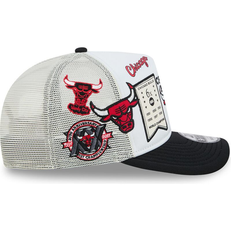shapka-izvita-traker-byala-snapbek-hardwood-classics-9fifty-a-frame-precurved-na-chicago-bulls-nba-ot-new-era