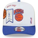 shapka-izvita-traker-byala-snapbek-hardwood-classics-9fifty-a-frame-precurved-na-new-york-knicks-nba-ot-new-era