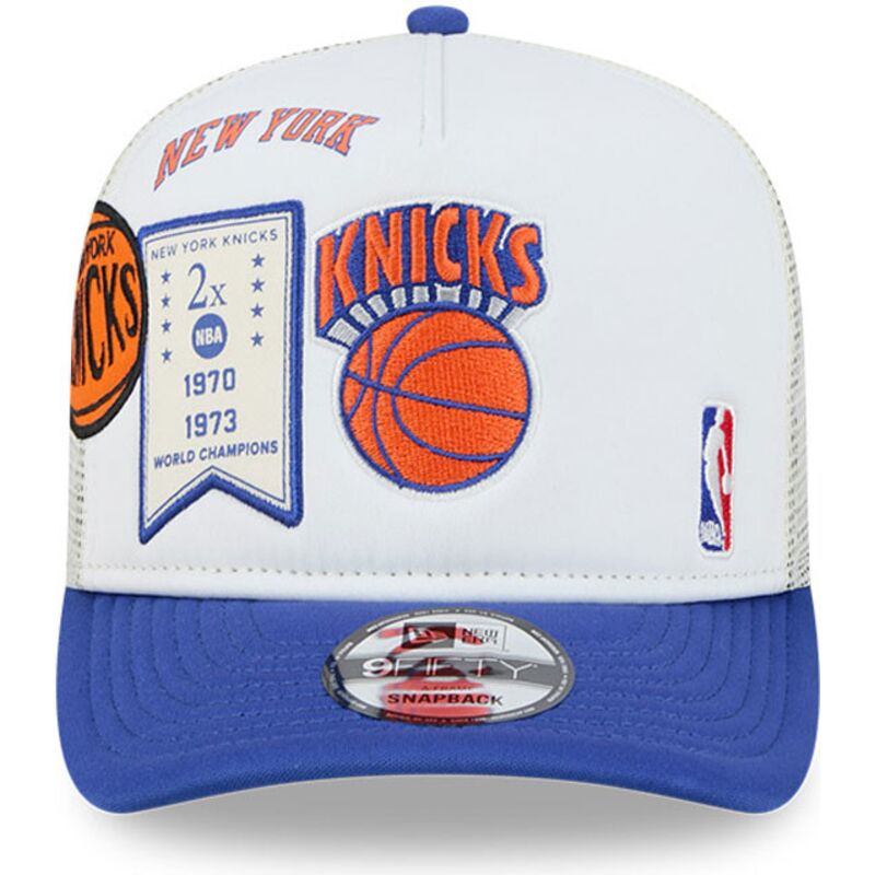 shapka-izvita-traker-byala-snapbek-hardwood-classics-9fifty-a-frame-precurved-na-new-york-knicks-nba-ot-new-era