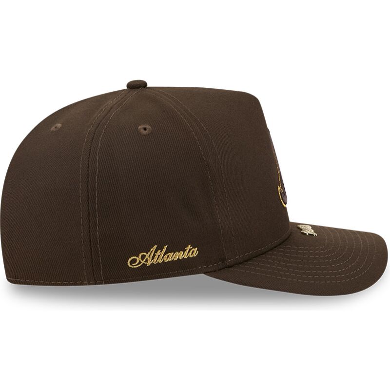 shapka-izvita-kafyav-snapbek-9fifty-a-frame-precurved-visor-pin-na-atlanta-braves-mlb-ot-new-era