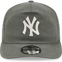 shapka-izvita-zelena-snapbek-19twenty-precurved-na-new-york-yankees-mlb-ot-new-era