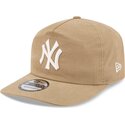 shapka-izvita-bezhov-snapbek-19twenty-precurved-na-new-york-yankees-mlb-ot-new-era
