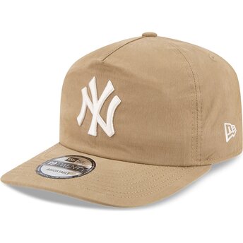 Шапка извита бежов снапбек 19TWENTY Precurved на New York Yankees MLB от New Era