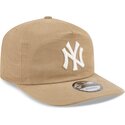 shapka-izvita-bezhov-snapbek-19twenty-precurved-na-new-york-yankees-mlb-ot-new-era