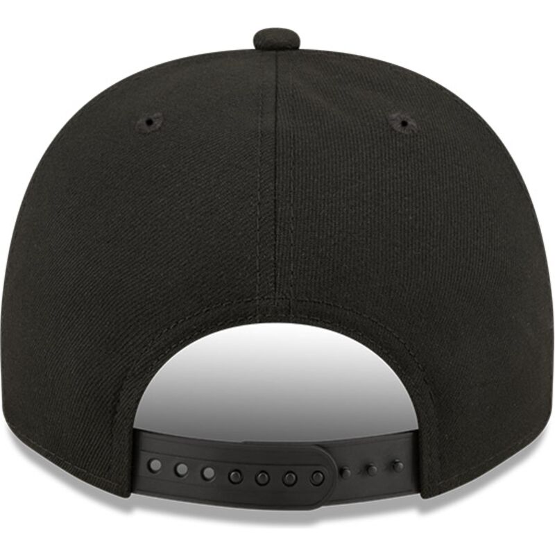 shapka-izvita-cherna-snapbek-9fifty-a-frame-precurved-skyline-na-chicago-bulls-nba-ot-new-era