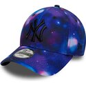 shapka-izvita-mnogocveten-snapbek-za-deca-9forty-all-over-print-space-na-new-york-yankees-mlb-ot-new-era