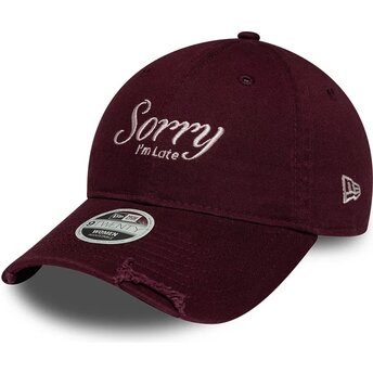 Шапка извита червена регулируем 9TWENTY Slogan Sorry I'm Late от New Era