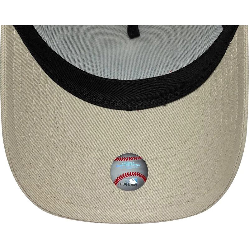 shapka-izvita-traker-bezhov-snapbek-a-frame-league-essential-na-new-york-yankees-mlb-ot-new-era
