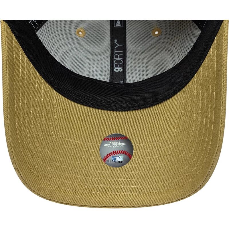 shapka-izvita-kaki-reguliruem-9forty-league-essential-na-new-york-yankees-mlb-ot-new-era