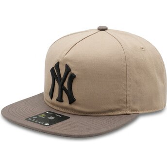 Шапка плоска бежов регулируем Pro Unstructured 5 Panel на New York Yankees MLB от Nike