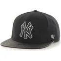 shapka-ploska-cherna-snapbek-na-new-york-yankees-mlb-ot-47-brand
