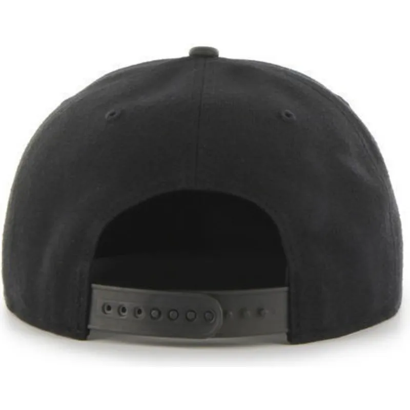shapka-ploska-cherna-snapbek-na-new-york-yankees-mlb-ot-47-brand