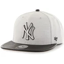 shapka-ploska-siv-snapbek-lateral-na-new-york-yankees-mlb-ot-47-brand