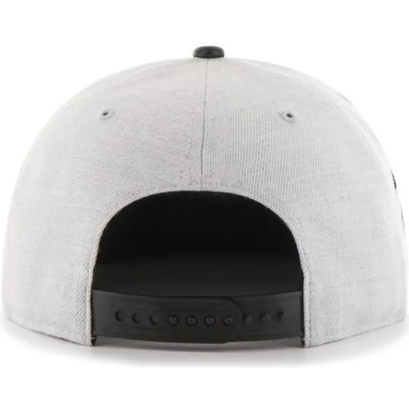 shapka-ploska-siv-snapbek-lateral-na-new-york-yankees-mlb-ot-47-brand