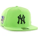 shapka-ploska-zelena-snapbek-na-new-york-yankees-mlb-ot-47-brand