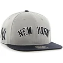 shapka-ploska-siv-snapbek-lateral-na-new-york-yankees-mlb-ot-47-brand