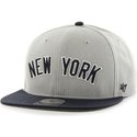 47-brand-flat-brim-seitliches-logo-mlb-new-york-yankees-snapback-cap-grau