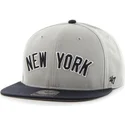 shapka-ploska-siv-snapbek-lateral-na-new-york-yankees-mlb-ot-47-brand