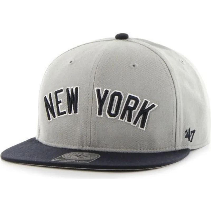 shapka-ploska-siv-snapbek-lateral-na-new-york-yankees-mlb-ot-47-brand