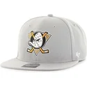 shapka-ploska-siv-snapbek-na-anaheim-ducks-nhl-ot-47-brand
