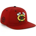 shapka-ploska-chervena-snapbek-na-chicago-blackhawks-nhl-ot-47-brand