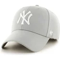 shapka-izvita-siv-reguliruem-na-new-york-yankees-mlb-ot-47-brand