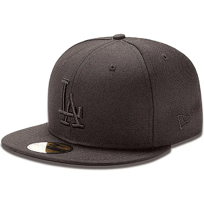 shapka-ploska-cherna-prilepnala-59fifty-black-on-black-na-los-angeles-dodgers-mlb-ot-new-era