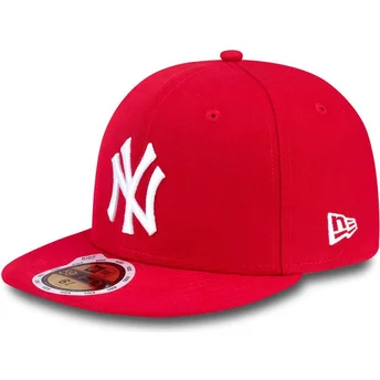 new-era-59fifty-essential-new-york-yankees-mlb-kinder-rote-passgenaue-flache-kappe